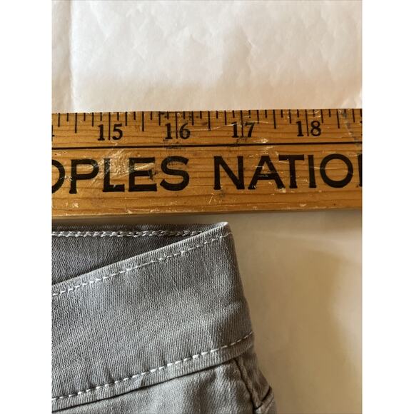 Levis Jean Shorts Mens 31 Gray Mid Length Denim Chino Short Vintage Soft NWT - Picture 5 of 10